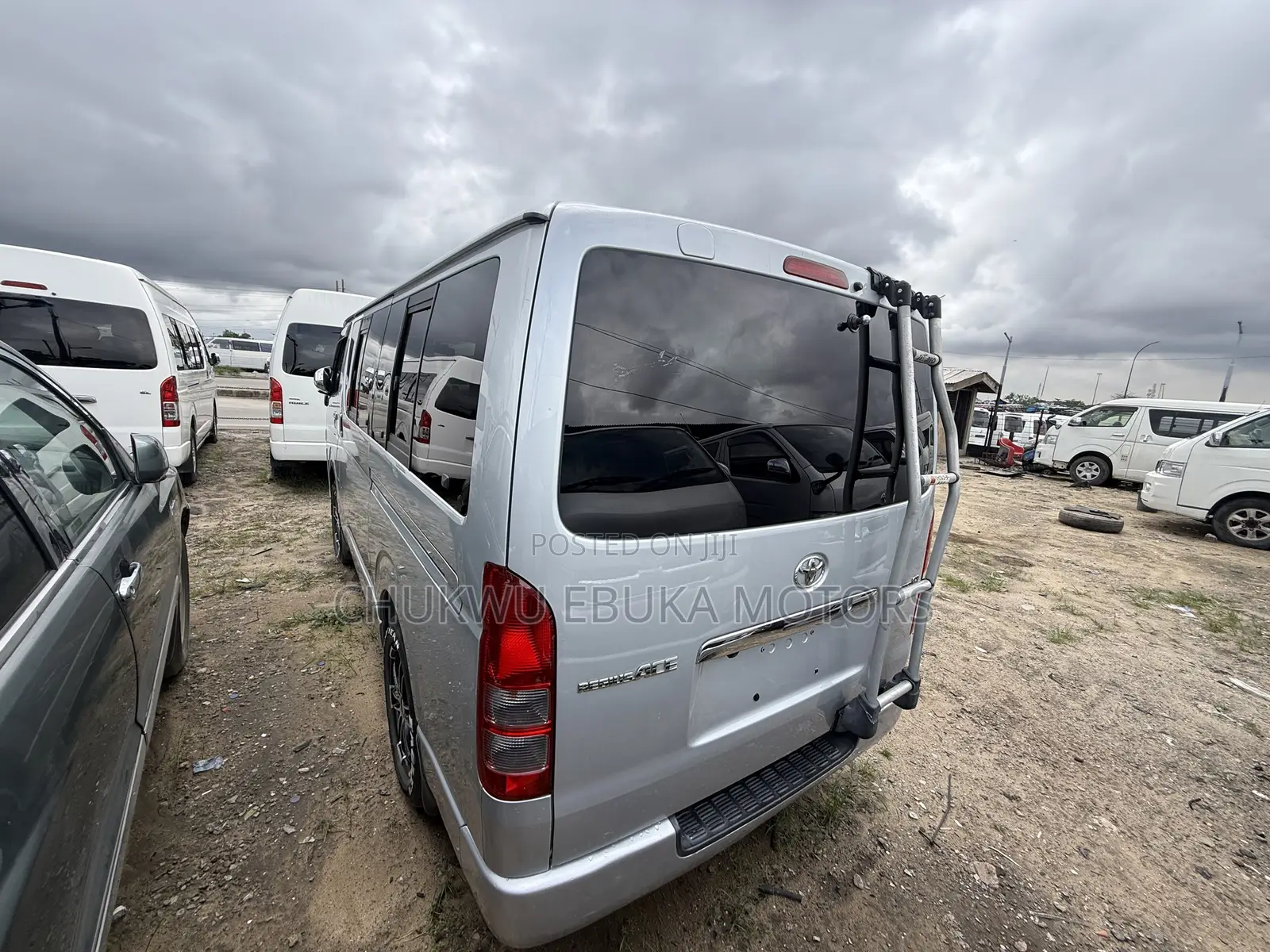 Toyota HiAce 2013 Silver