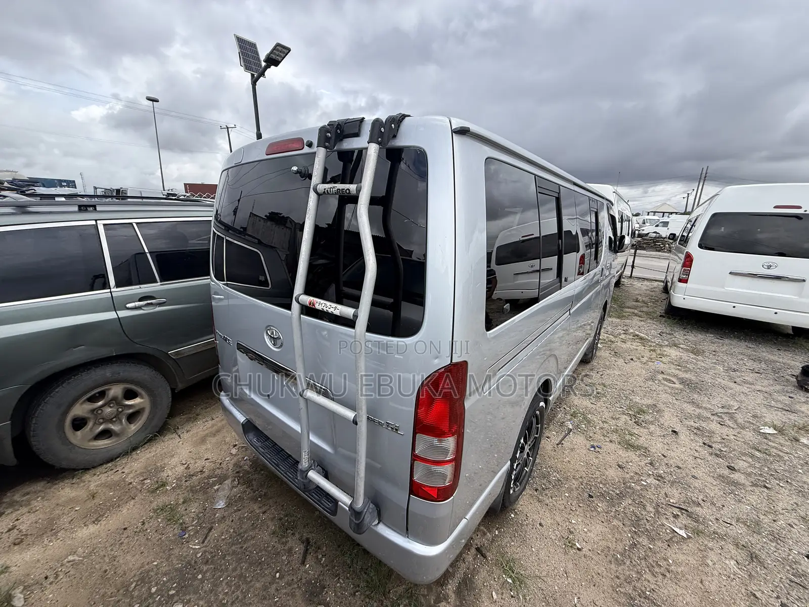 Toyota HiAce 2013 Silver