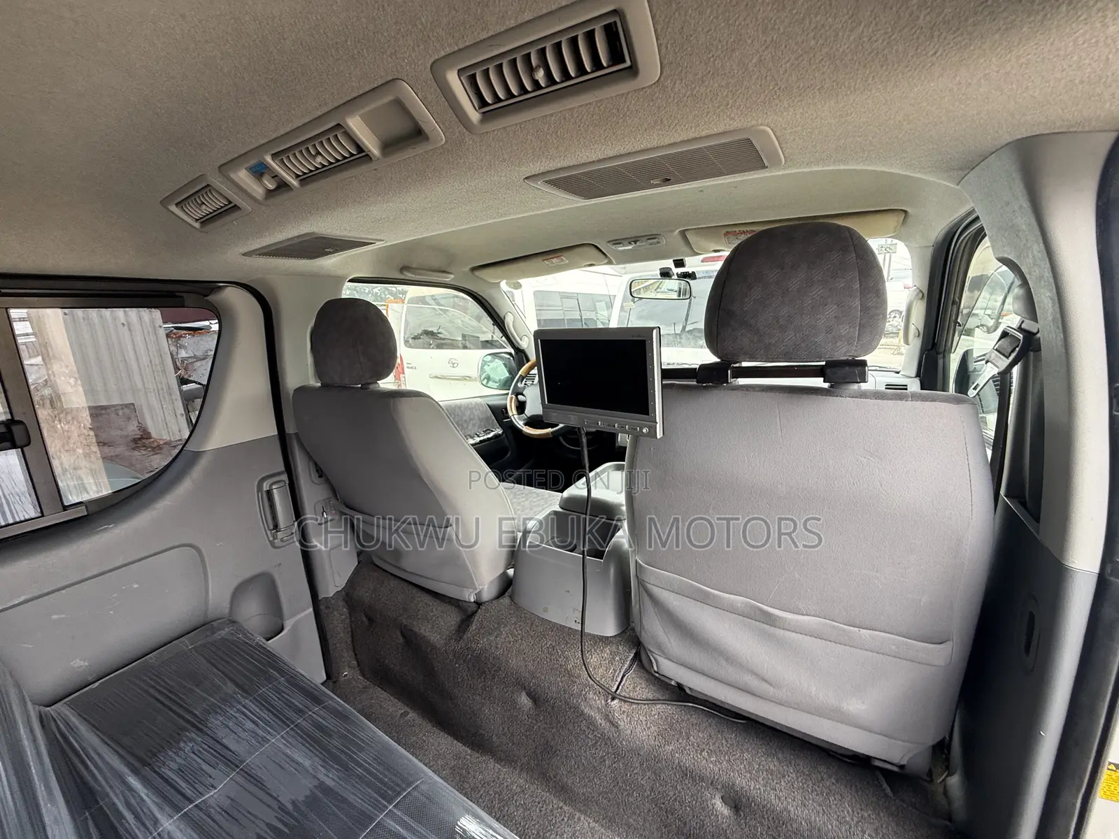 Toyota HiAce 2013 Silver