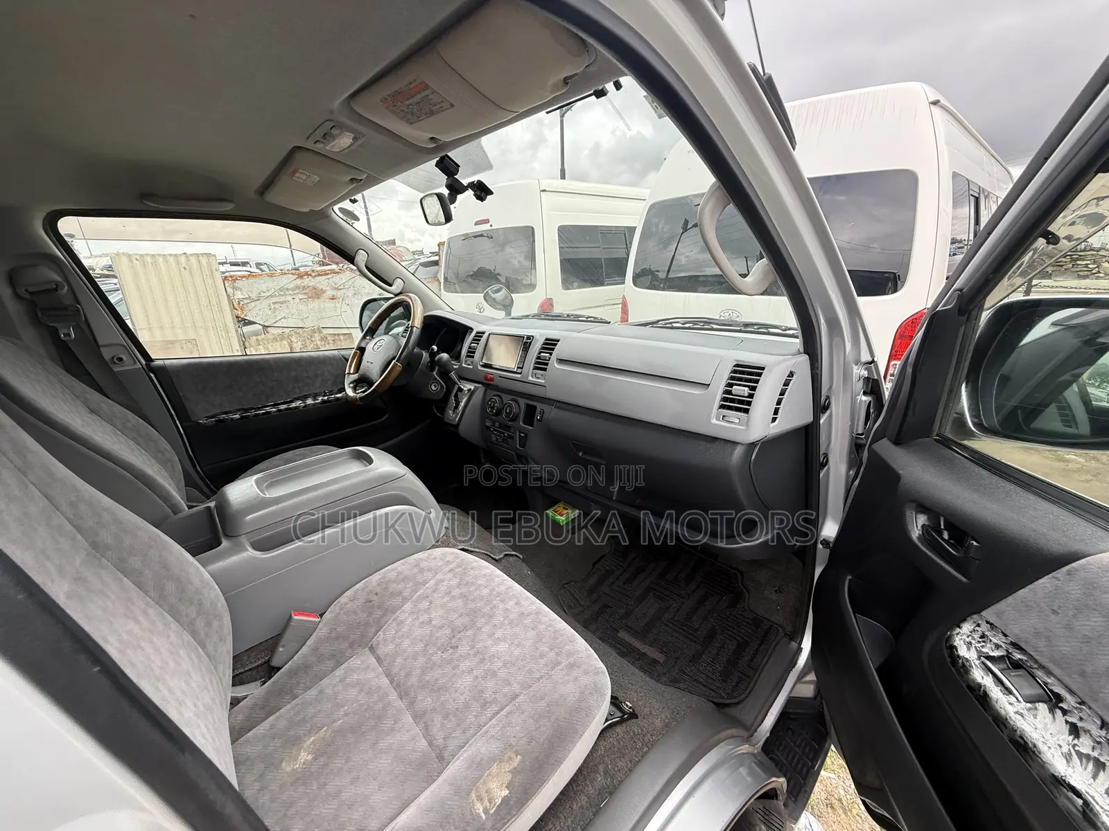 Toyota HiAce 2013 Silver