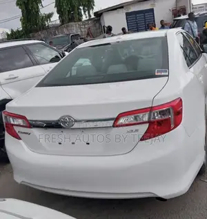 Toyota Camry XLE 4dr Sedan w/Prod. End 11/13 (2.5L 4cyl 6A) 2014 White