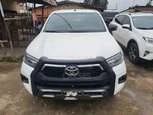 Toyota Hilux 2021 White