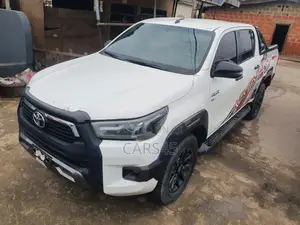 Toyota Hilux 2021 White