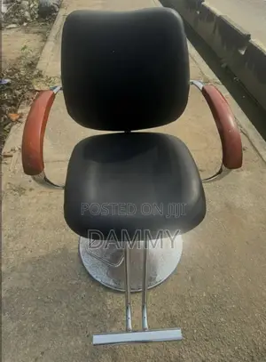 Everflourish Integrated Barbing Chair