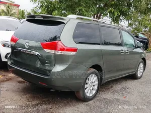 Toyota Sienna 2010 Green