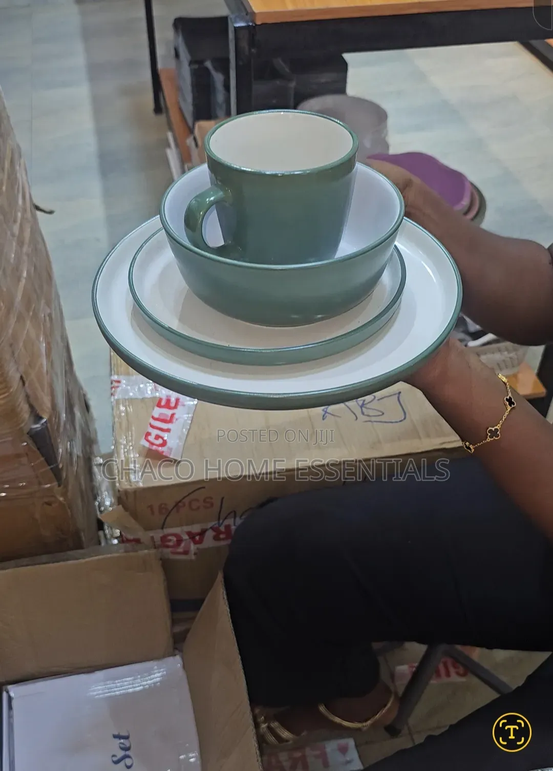 16-Piece Sage Green (White Interior)Dinnerware Set