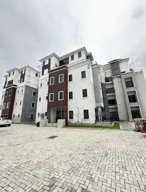 1bdrm Apartment in A Well Secured, Lekki Phase 1 for sale