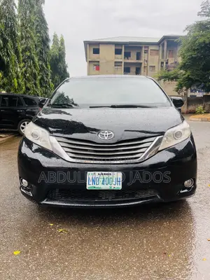 Toyota Sienna 2016 Black
