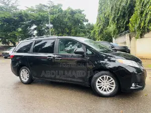 Toyota Sienna 2016 Black