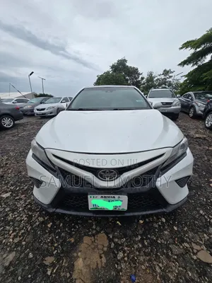 Toyota Camry 2018 White