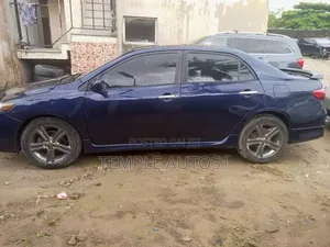 Toyota Corolla LE 4dr Sedan (1.8L 4cyl 4A) 2013 Blue