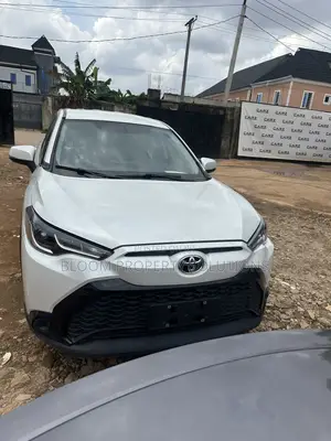 Toyota Frontlander 2.0 Petrol FWD 2024 White