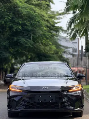 Toyota Camry SE 2025 Black
