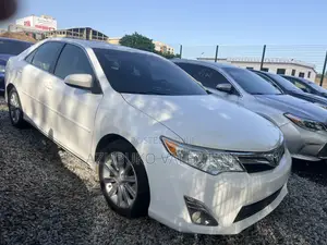 Toyota Camry XLE 4dr Sedan (2.5L 4cyl 6A) 2012 White