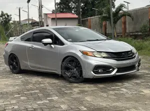 Honda Civic Si w/Navigation and Summer Tires 2dr Coupe (2.4L 4cyl 6M)