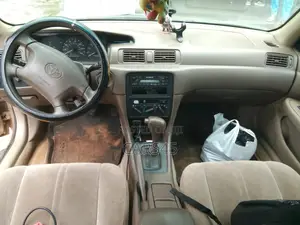 Toyota Camry 1998 Gold