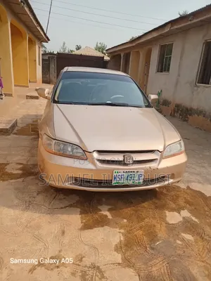 Honda Accord 2002 Gold