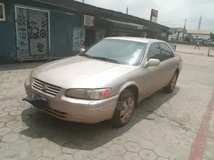 Toyota Camry 1998 Gold
