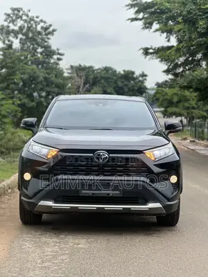 Toyota RAV4 XLE 2022 Black