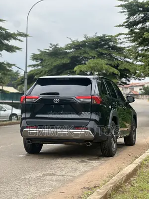 Toyota RAV4 XLE 2022 Black