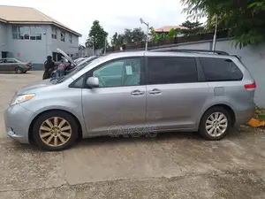 Toyota Sienna 2012 Gray