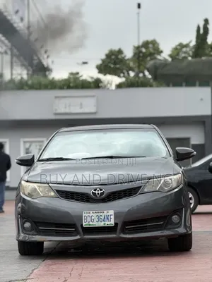 Toyota Camry SE 4dr Sedan (2.5L 4cyl 6A) 2015 Gray
