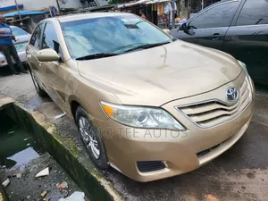 Toyota Camry 2011 Gold