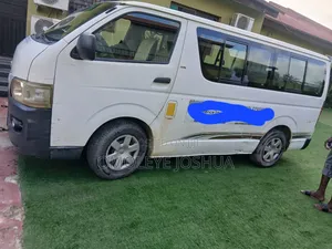 Toyota HiAce 2012 White
