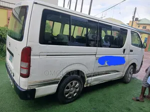Toyota HiAce 2012 White