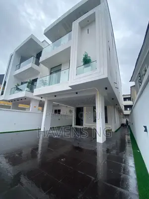 5bdrm Duplex in Chevron for sale