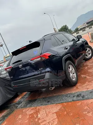 Toyota RAV4 2020 Blue