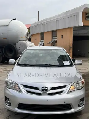 Toyota Corolla LE 4dr Sedan (1.8L 4cyl 4A) 2011 Silver