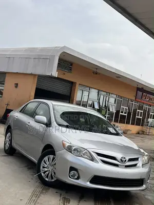 Toyota Corolla LE 4dr Sedan (1.8L 4cyl 4A) 2011 Silver