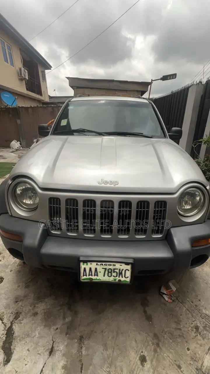 Jeep Cherokee 2003 Ivory