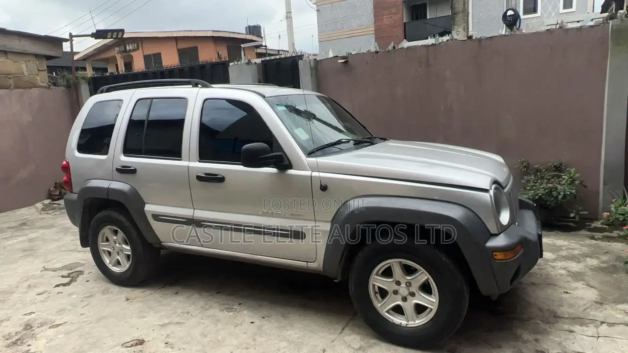 Jeep Cherokee 2003 Ivory
