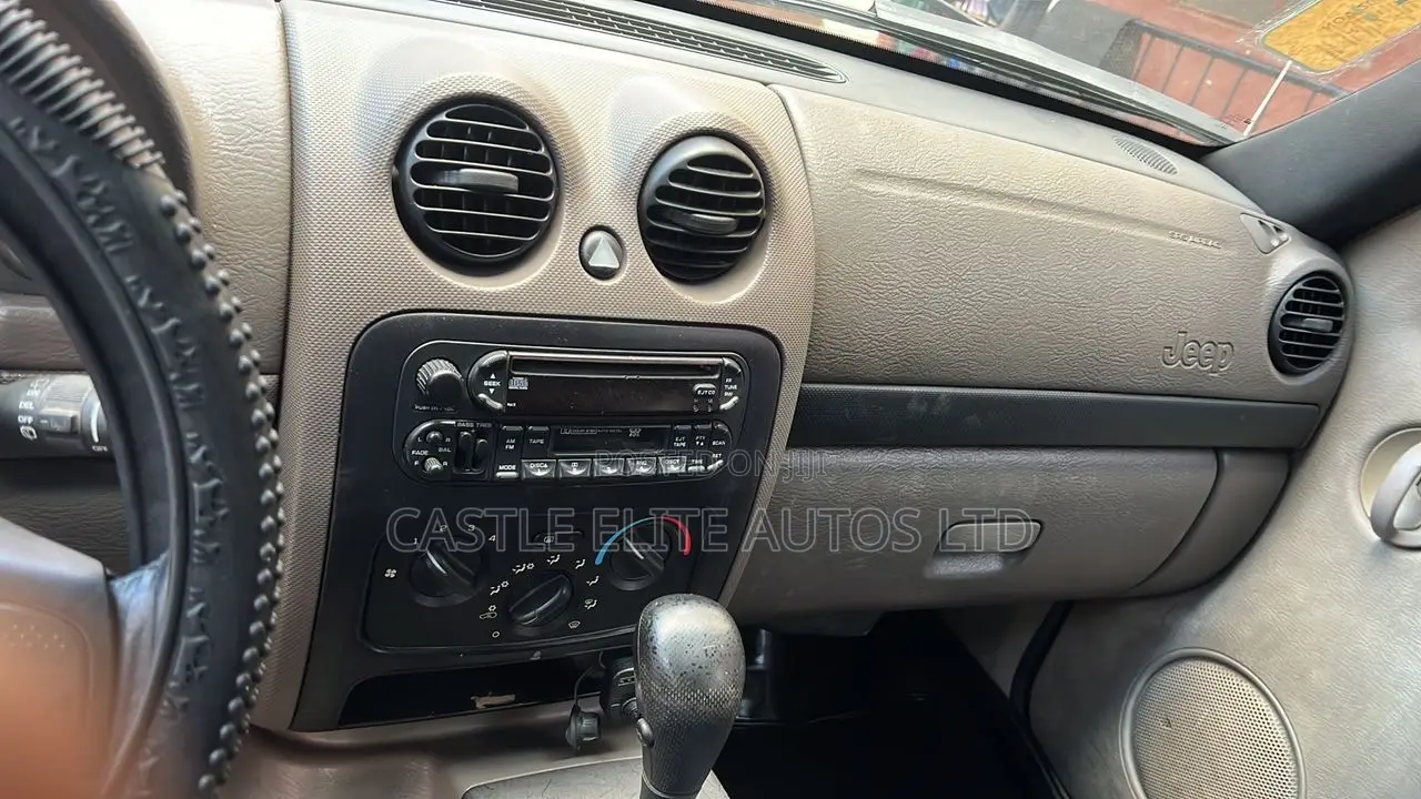 Jeep Cherokee 2003 Ivory