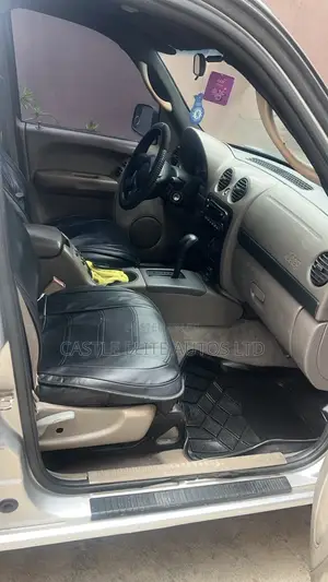 Jeep Cherokee 2003 Ivory