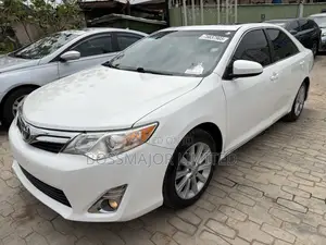 Toyota Camry XLE V6 4dr Sedan (3.5L 6cyl 6A) 2012 White
