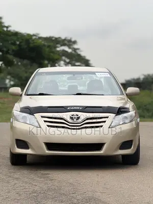 Toyota Camry LE 4dr Sedan (2.5L 4cyl 6A) 2012 Gold