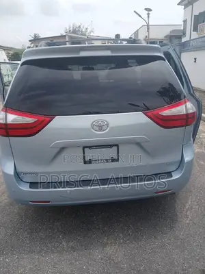 Toyota Sienna XLE 7-Passenger 4dr Minivan AWD (3.5L 6cyl 6A) 2014 Blue