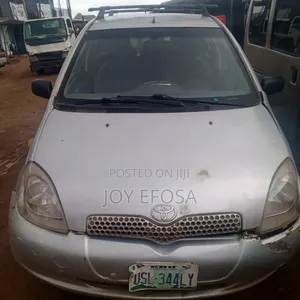 Toyota Yaris 1.5 2000 Silver