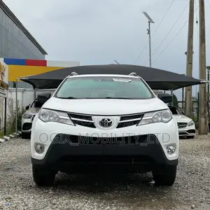 Toyota RAV4 LE 4dr SUV (2.5L 4cyl 6A) 2014 White