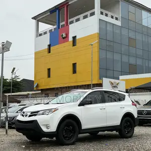 Toyota RAV4 LE 4dr SUV (2.5L 4cyl 6A) 2014 White