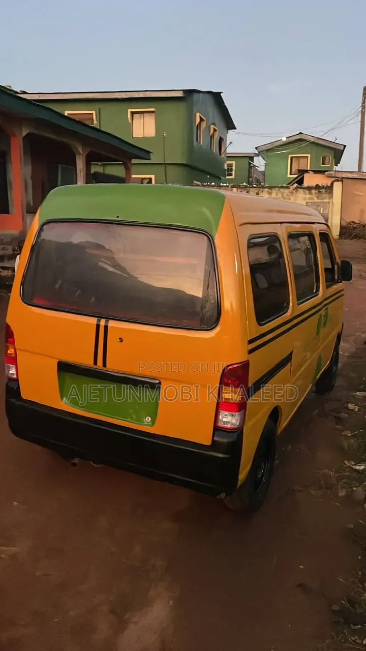 Suzuki Every 2010 Yellow