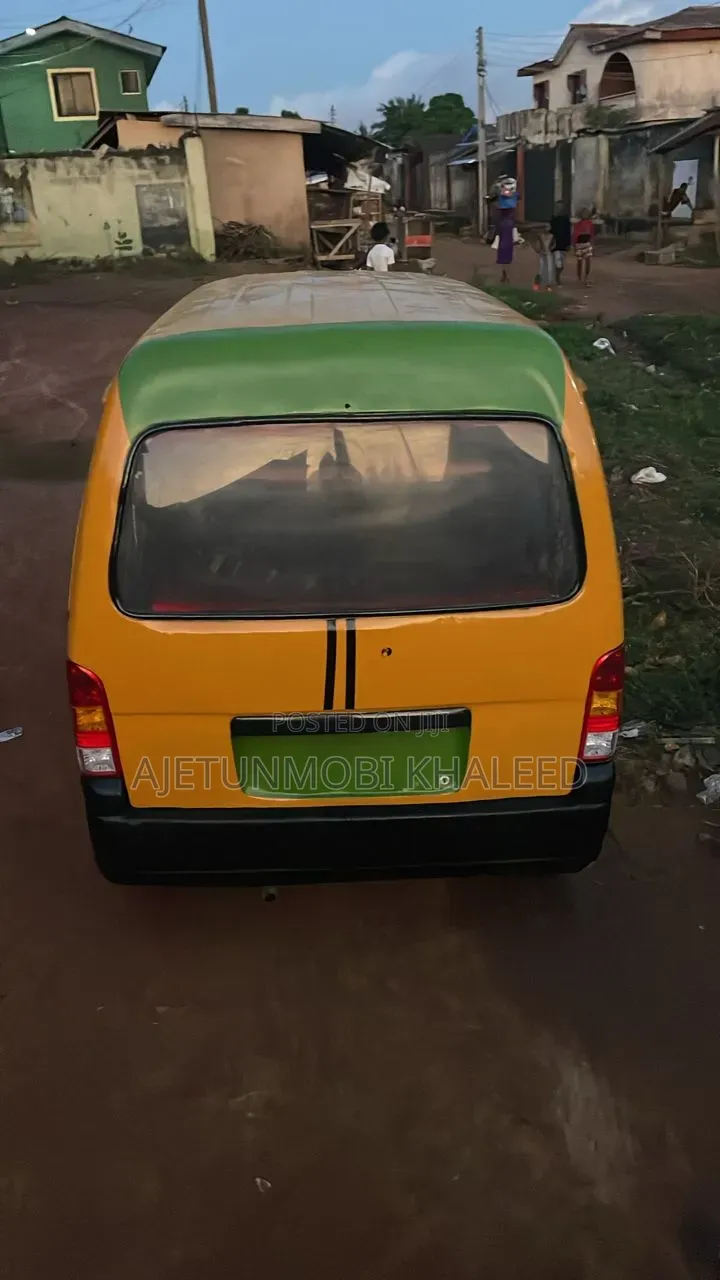 Suzuki Every 2010 Yellow