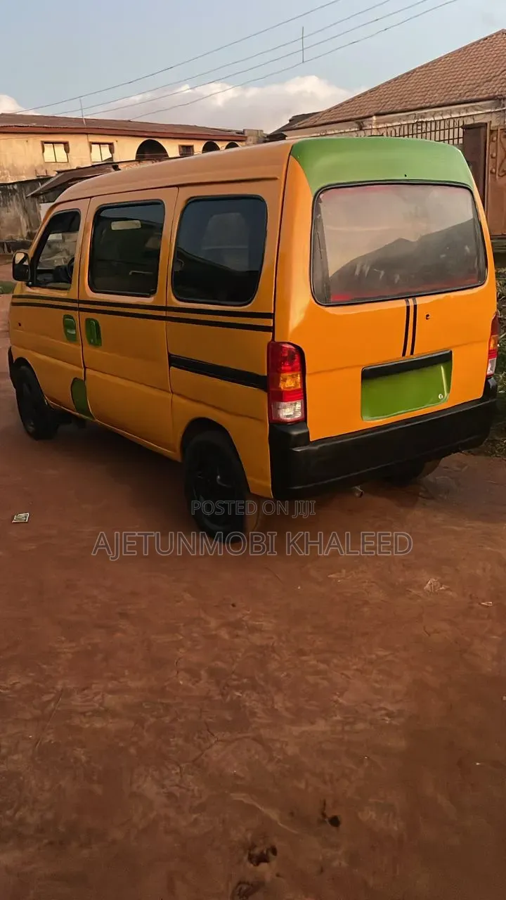 Suzuki Every 2010 Yellow