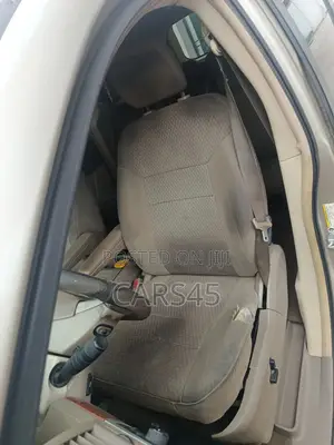 Chrysler Town & Country 2008 Gold