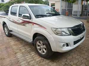 Toyota Hilux 2013 White