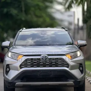 Toyota RAV4 XLE 2022 Silver