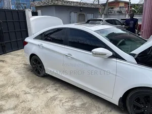 Hyundai Sonata Limited 2.0T Sedan (2.0L 4cyl 6A) 2011 White